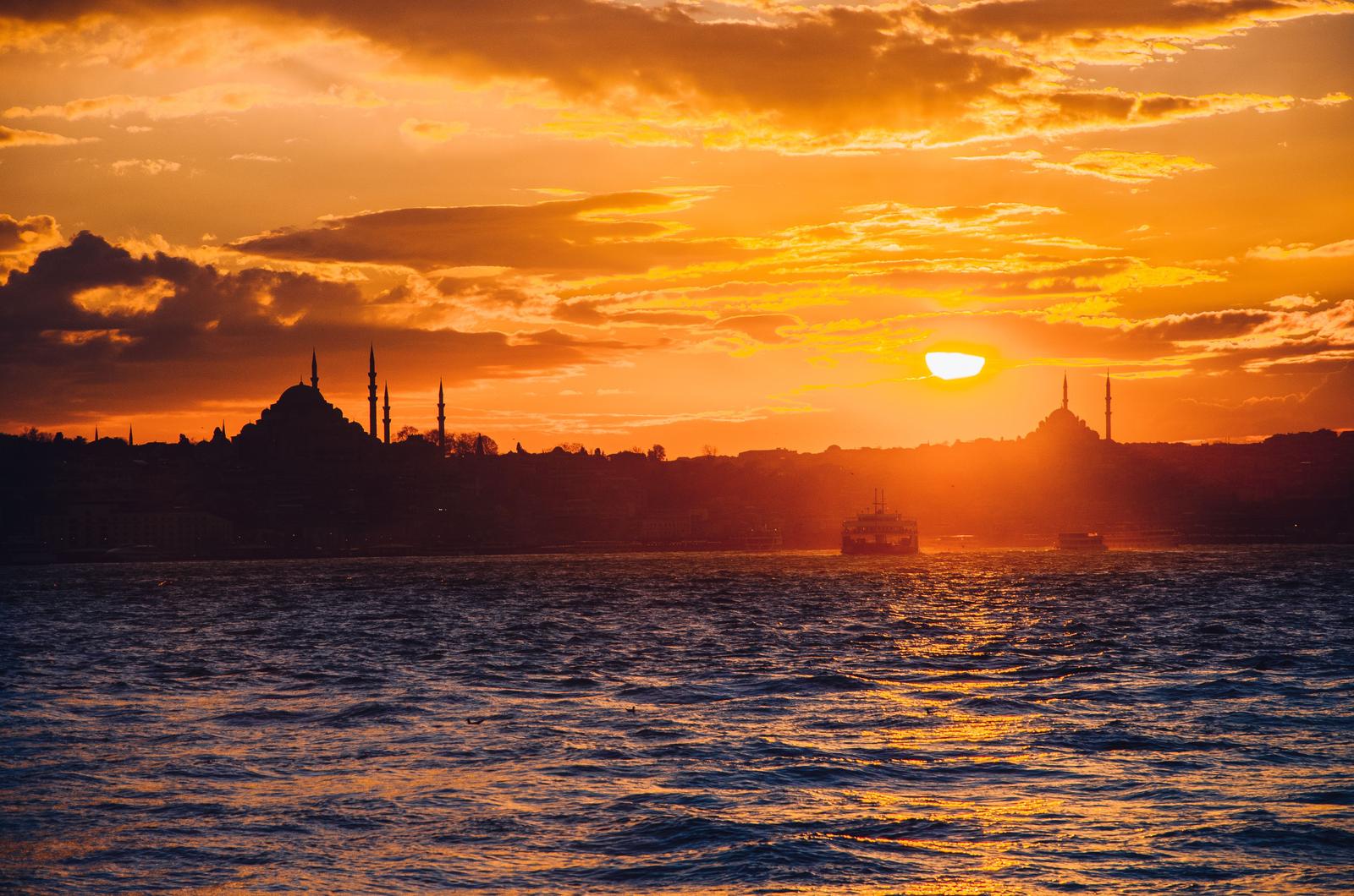 The Bosphorus at dusk with the silhouettes of İstanbul mosques along the skyline